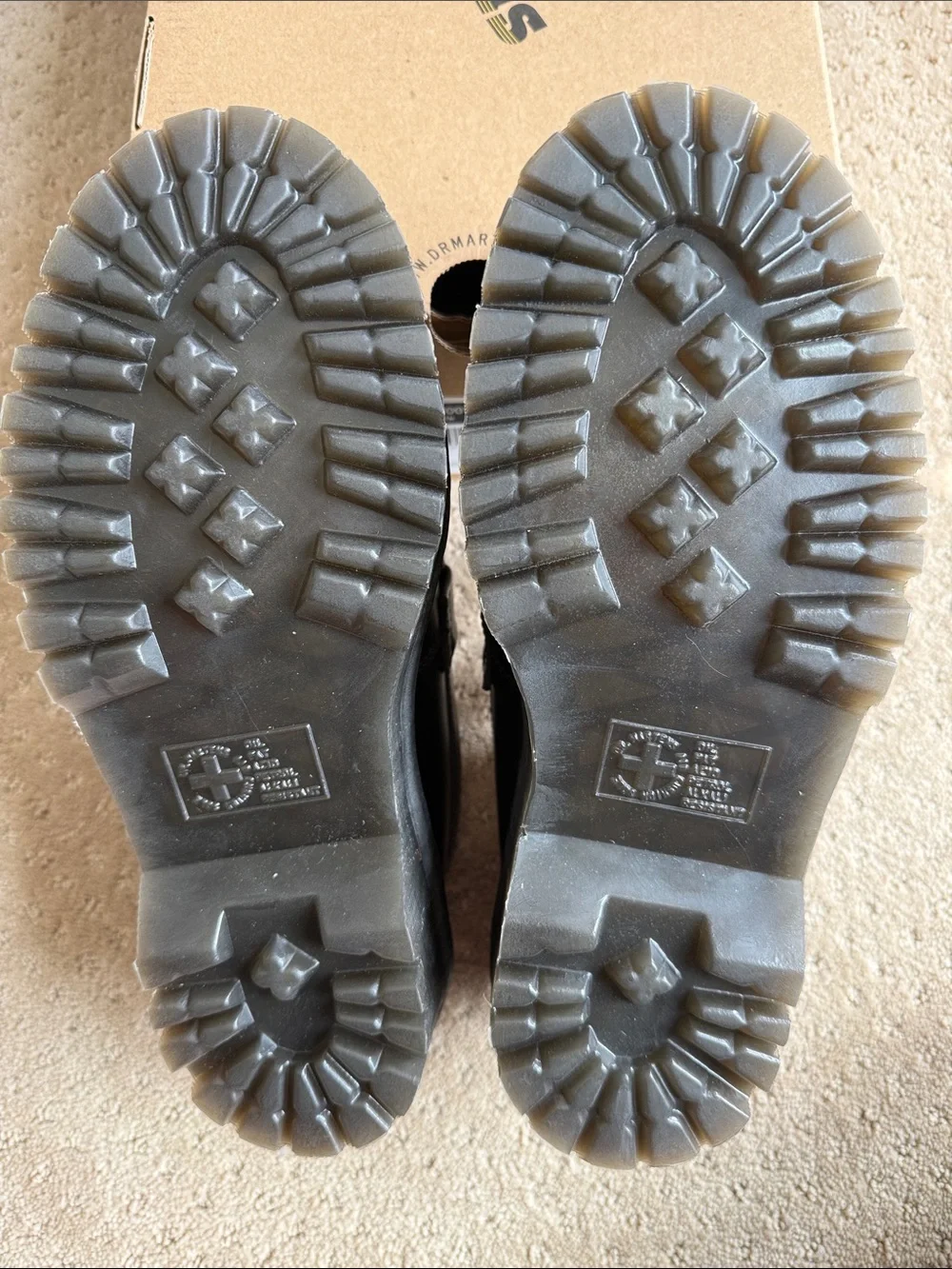 Dr. Martens *nib* dr